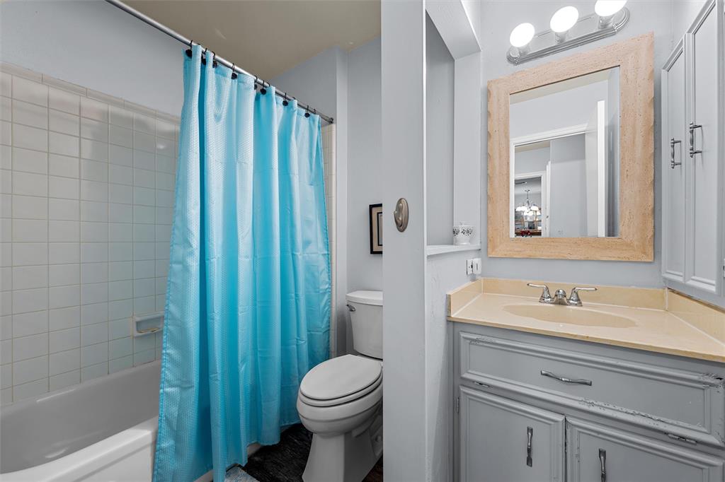 2905 Lake Shore Drive, Unit 204 Waco, TX 76708 - Photo 21 of 32 2nd bath