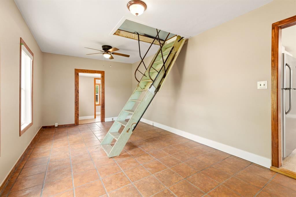 617 Neas Road Abilene, TX 79601 - Photo 24 of 39 Stairs to loft