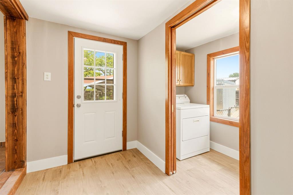 617 Neas Road Abilene, TX 79601 - Photo 27 of 39 Mud room and laundry