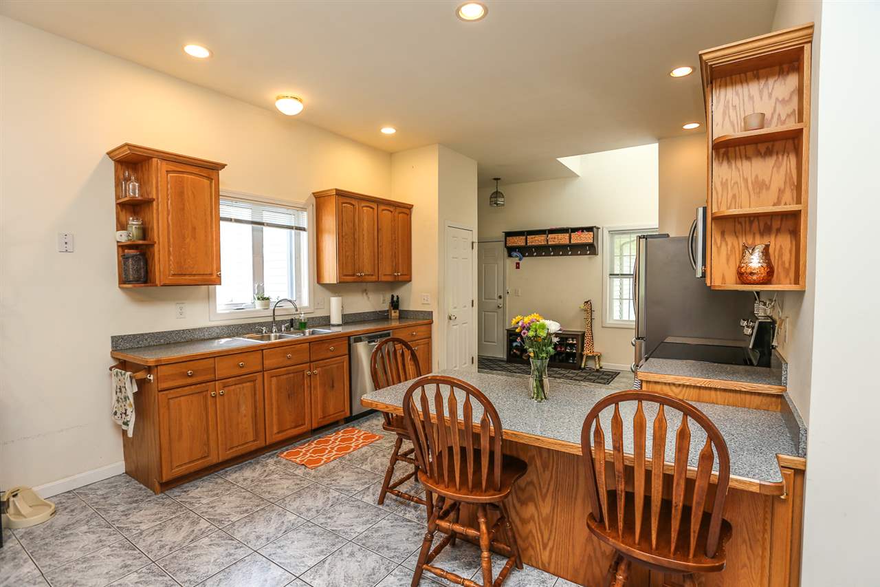 10 Oaklands Road Exeter, NH 03833 - Photo 7 of 38