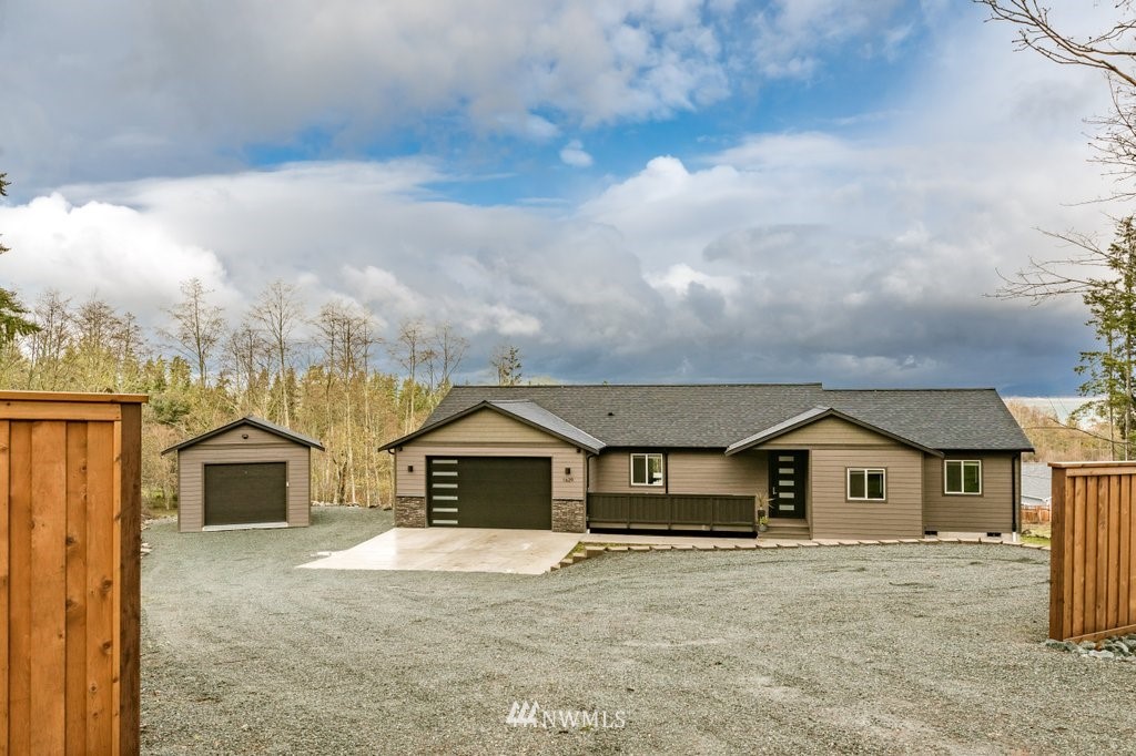 1629 Silver Lake Road Oak Harbor, WA 98277 - Photo 2 of 40 Gallery Image 2