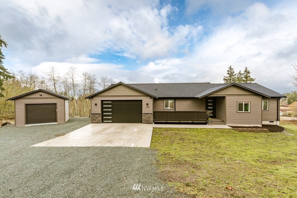 1629 Silver Lake Road Oak Harbor, WA 98277 - Photo 3 of 40 Gallery Image 3