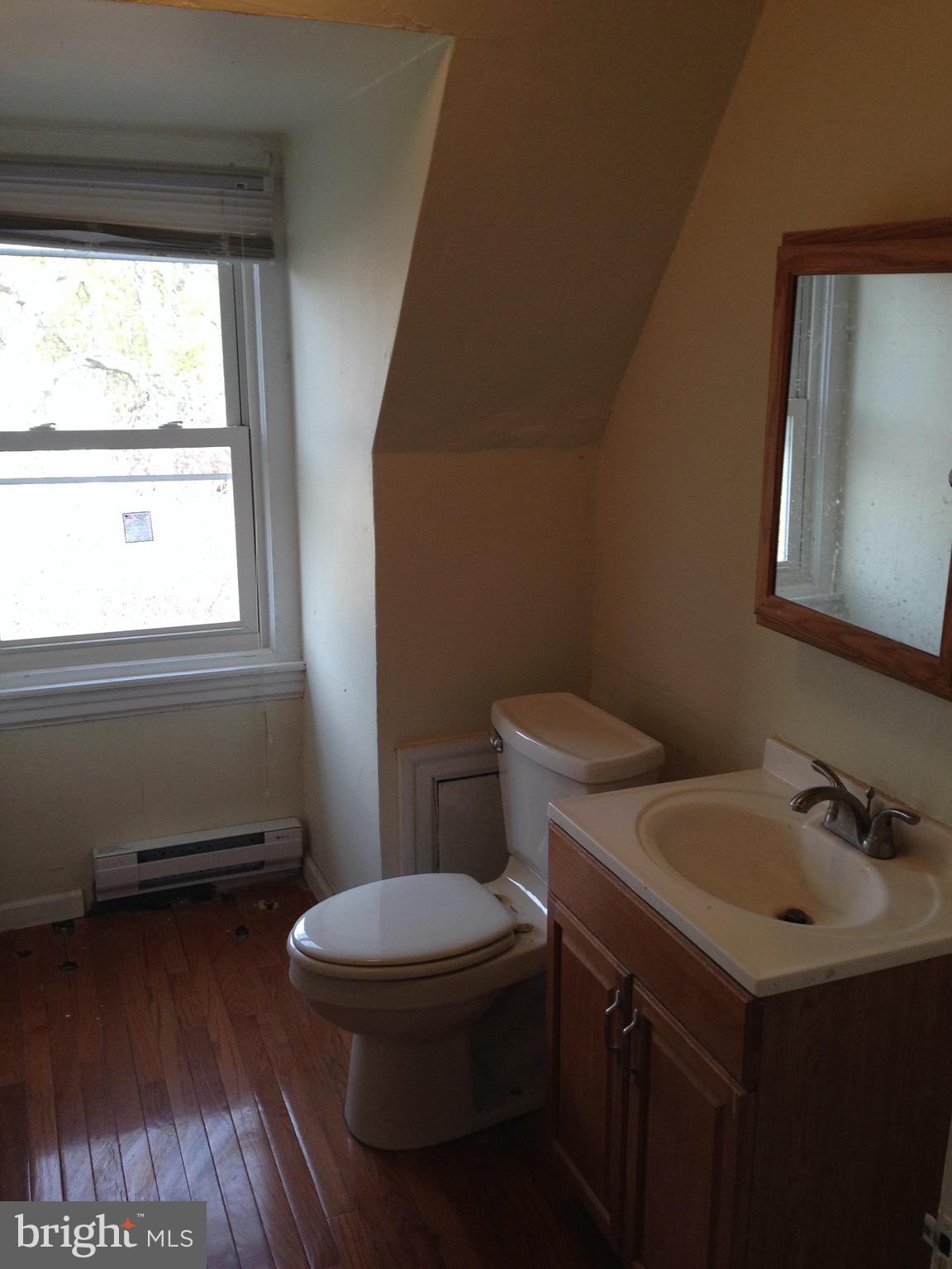 100 Grandview Road Ardmore, PA 19003 - Photo 22 of 22 Third Floor Bathroom