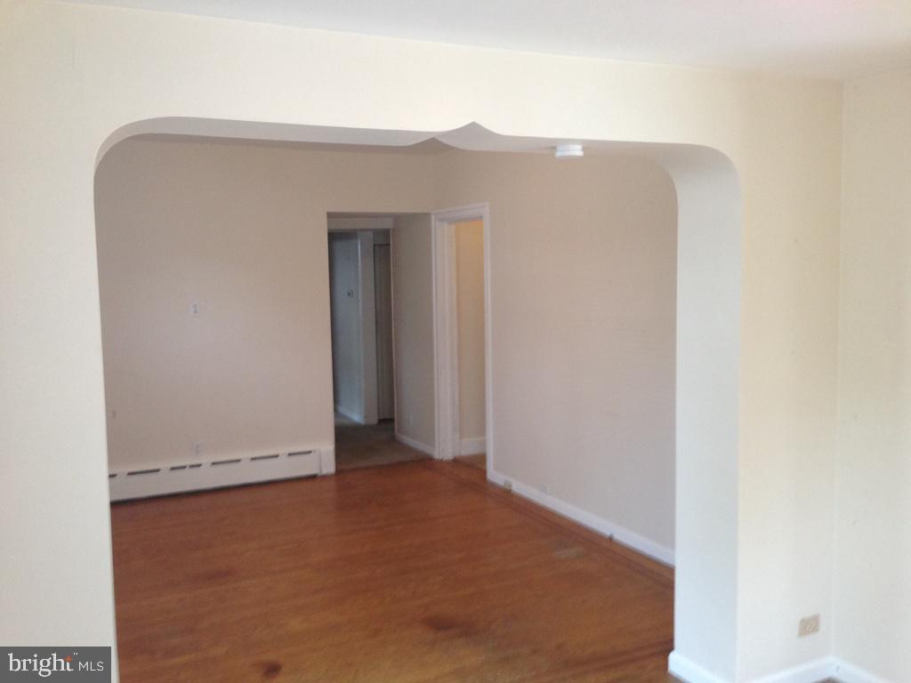 100 Grandview Road Ardmore, PA 19003 - Photo 6 of 22 First Floor Living Room