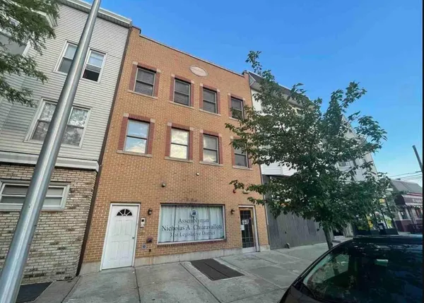 $1,950 | 836 Broadway, Unit 3R, Bayonne, NJ 07002