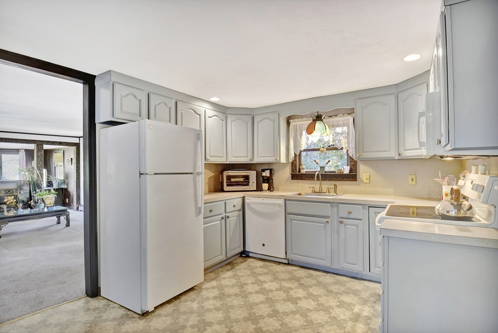 31 Spring Street Lunenburg, MA 01462 - Photo 11 of 38 Gallery Image 11