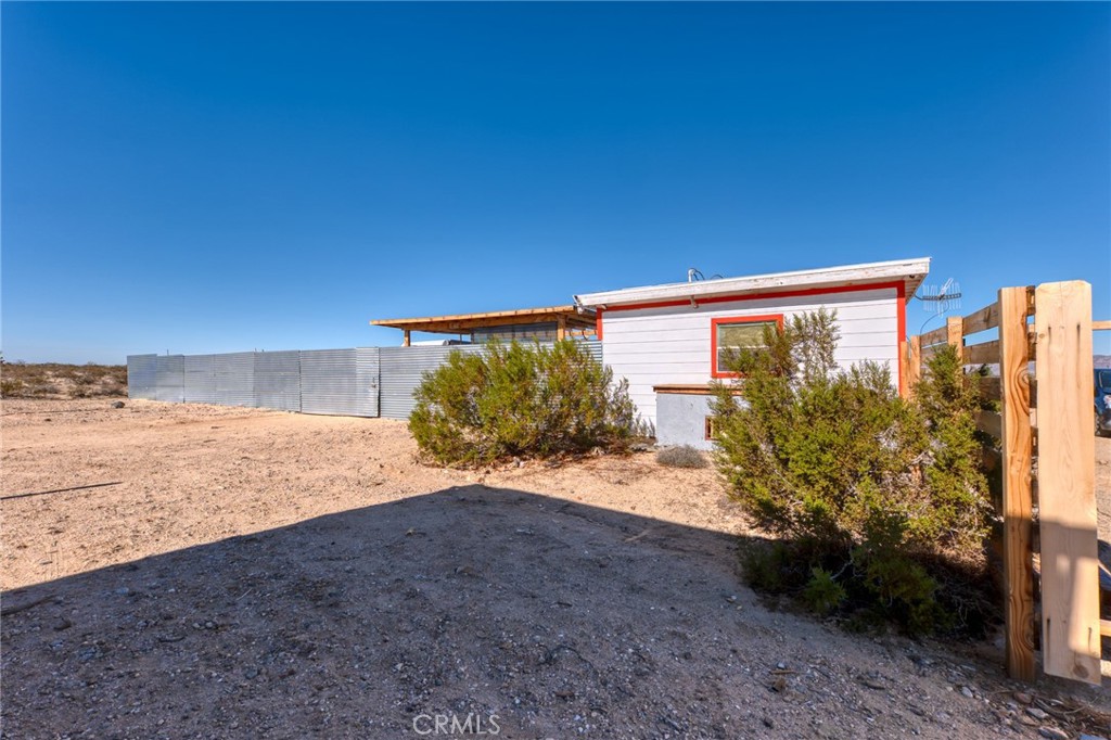 800 Brant Cross Road Twentynine Palms, CA 92277 - Photo 16 of 52 a view of a big yard