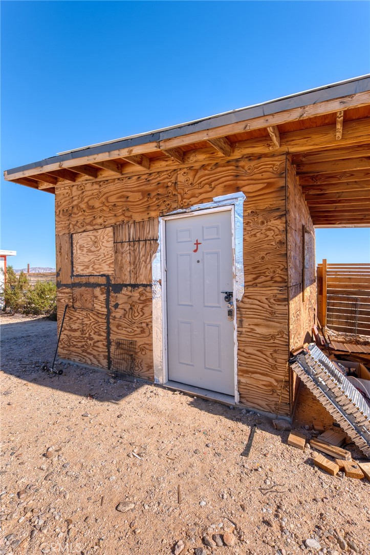 800 Brant Cross Road Twentynine Palms, CA 92277 - Photo 19 of 52 a view of a backyard of the house
