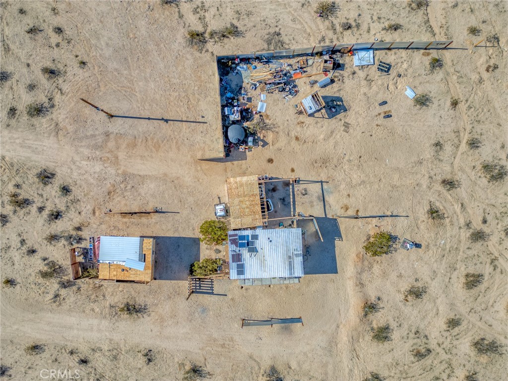 800 Brant Cross Road Twentynine Palms, CA 92277 - Photo 31 of 52 a bathroom with a bathtub and shower