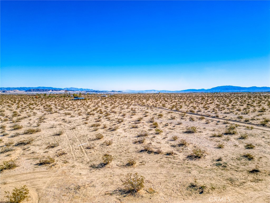 800 Brant Cross Road Twentynine Palms, CA 92277 - Photo 45 of 52 a view of an empty room