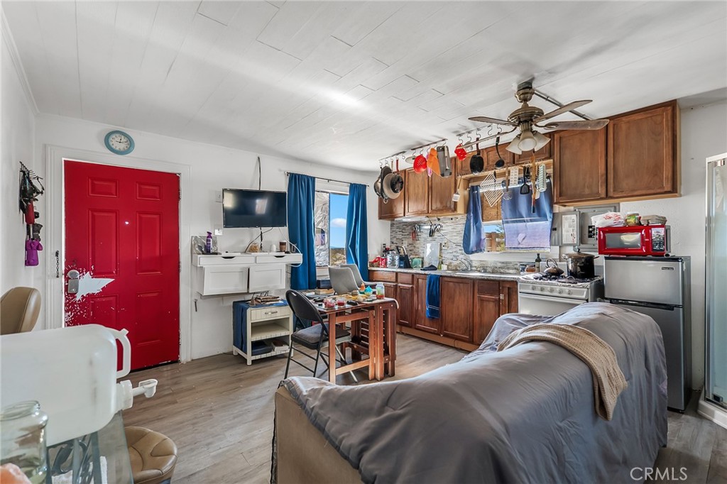 800 Brant Cross Road Twentynine Palms, CA 92277 - Photo 5 of 52 a living room with furniture and kitchen view