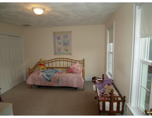 184 Hudson Road Bolton, MA 01740 - Photo 18 of 22