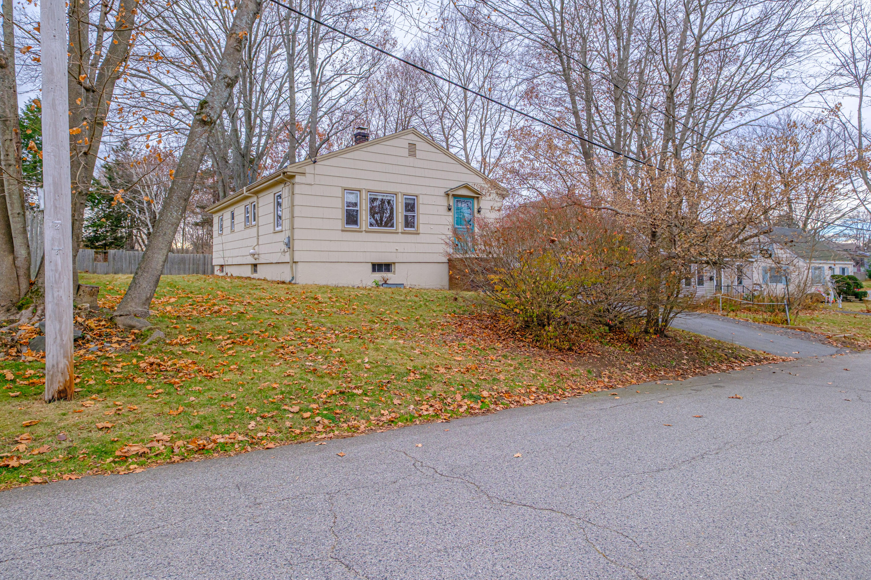76 Pitt Street South Portland, ME 04106 - Photo 3 of 70 20251124gp-61004