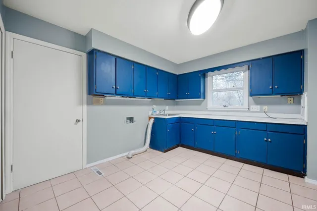 $374,900 | 2508 West Twickingham Drive, Muncie, IN 47304