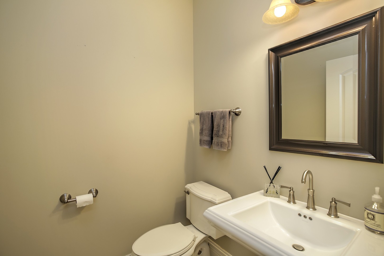 2812 Shannon Road Northbrook, IL 60062 - Photo 12 of 30