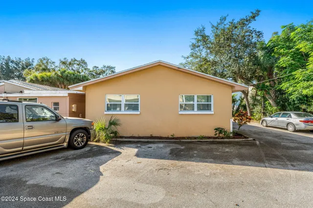 a view of a house with a backyard