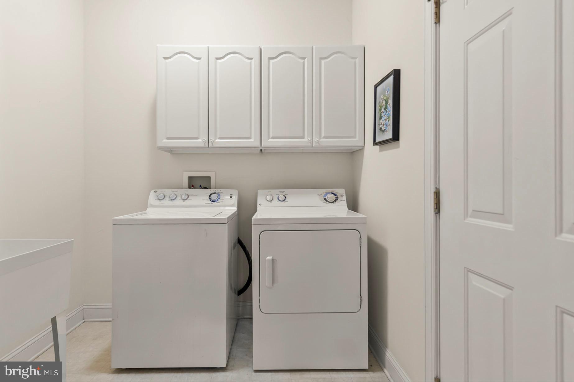 152 Harvest Ridge Drive Winchester, VA 22601 - Photo 30 of 43 a utility room with dryer and washer