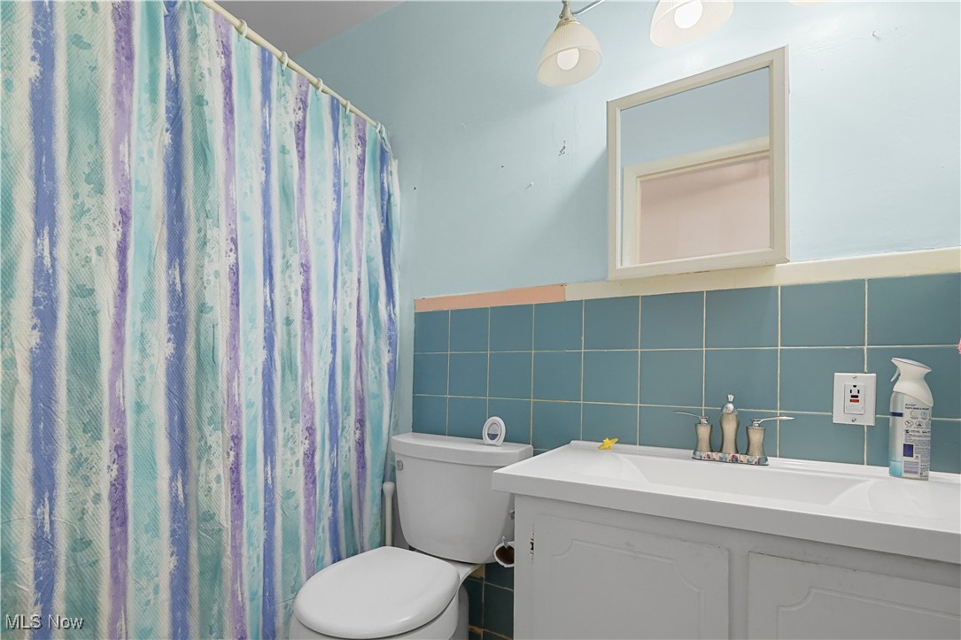 3081 Bancroft Road Akron, OH 44333 - Photo 26 of 48 Bathroom