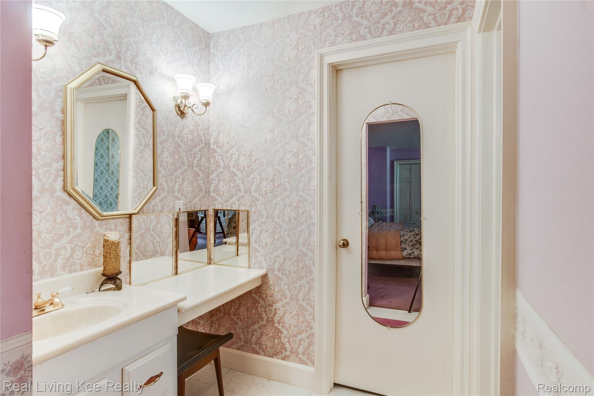 2550 28 Mile Road Rochester, MI 48306 - Photo 29 of 69 Interiors (5 of 47).jpg