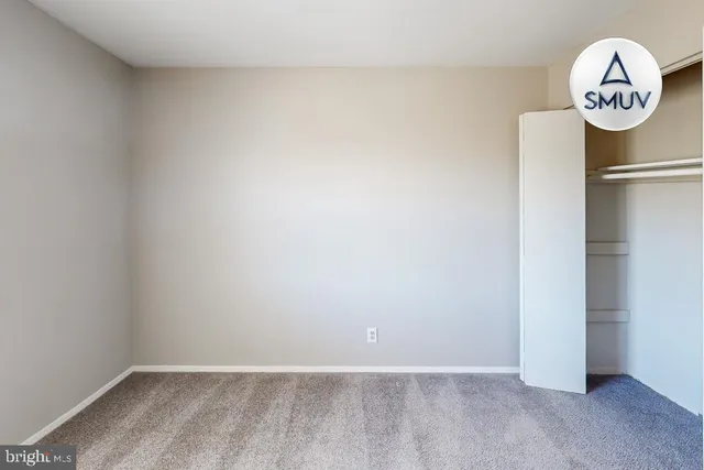 a view of empty room with window