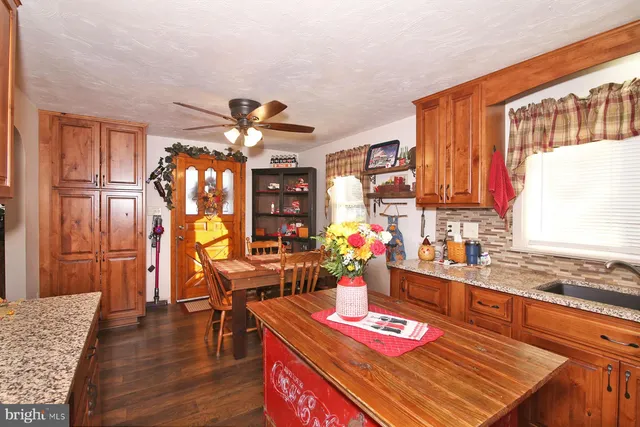 a outdoor dining space with furniture and rug
