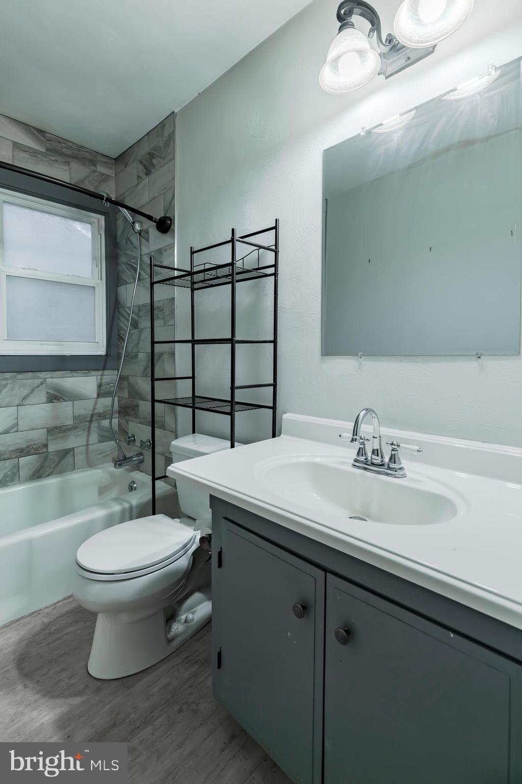 623 Gay Street Hanover, PA 17331 - Photo 18 of 44 1st Floor Bathroom