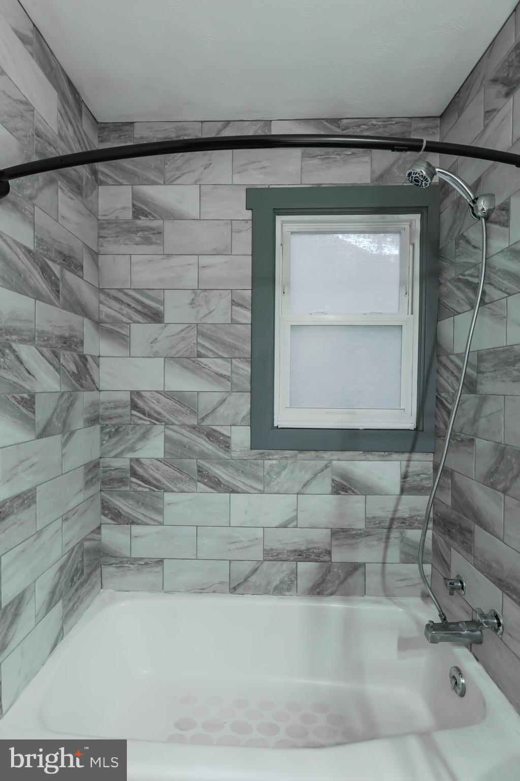 623 Gay Street Hanover, PA 17331 - Photo 19 of 44 1st Floor Bathroom