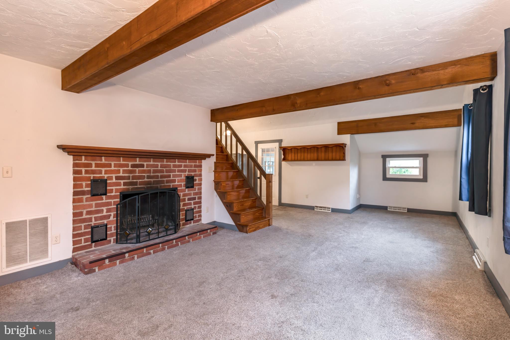 623 Gay Street Hanover, PA 17331 - Photo 7 of 44 Living Room