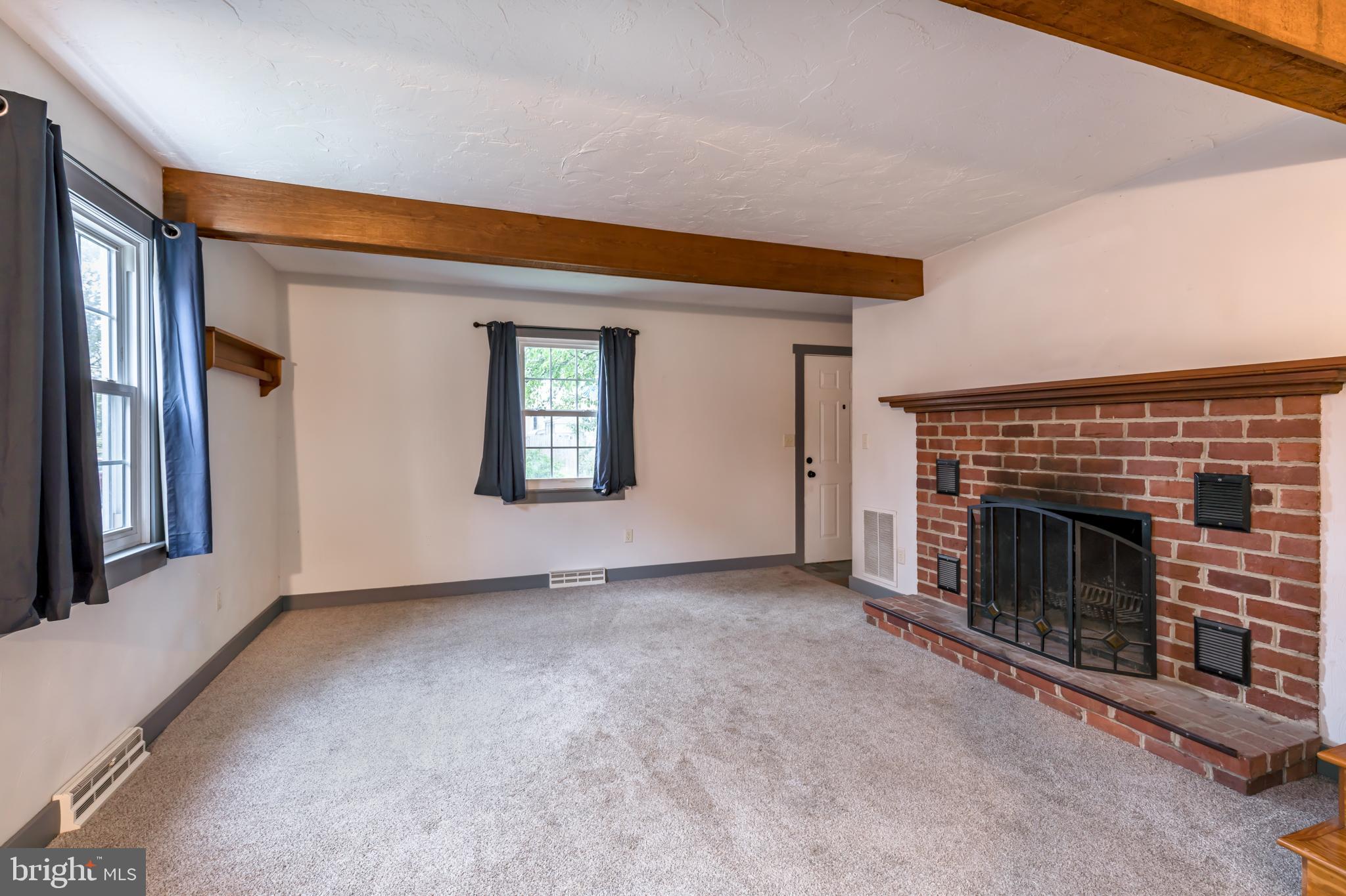 623 Gay Street Hanover, PA 17331 - Photo 8 of 44 Living Room