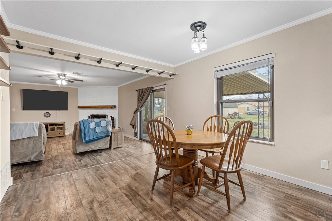 220 Ivy Lane Hewitt, TX 76643 - Photo 12 of 29 a dining room with furniture and window