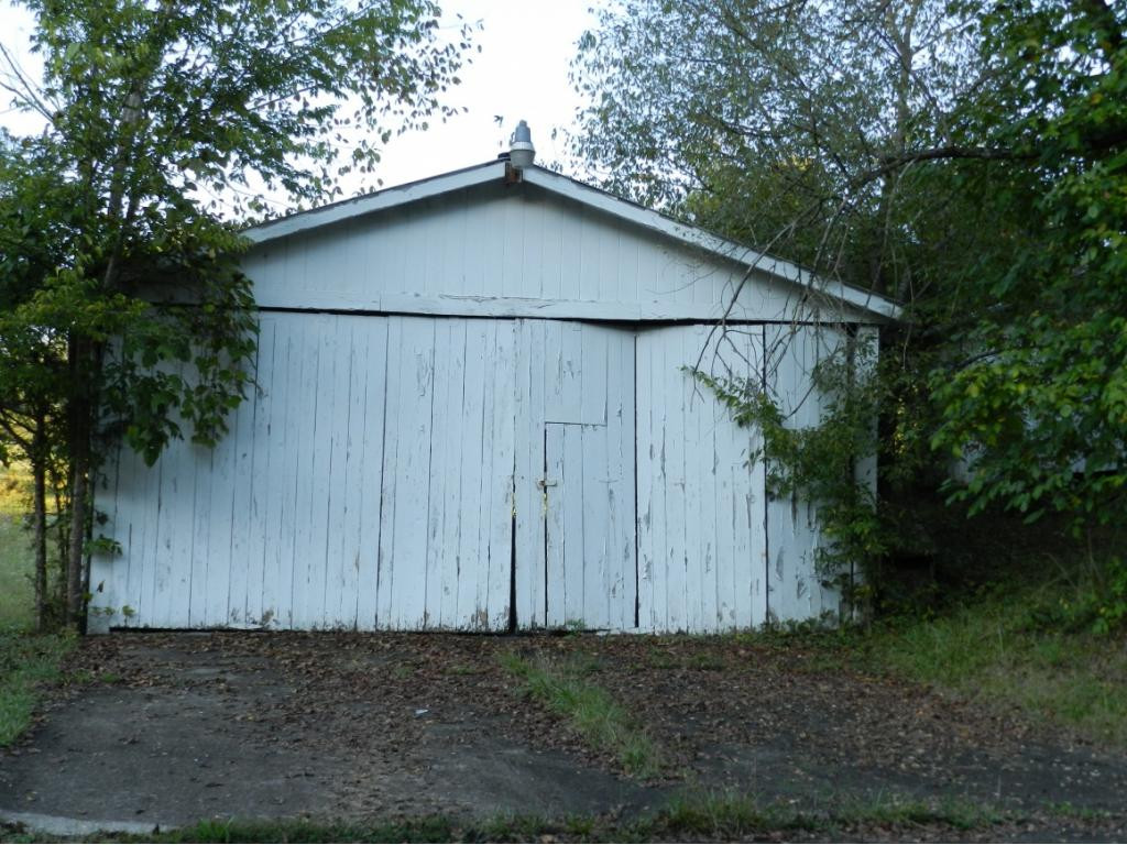 3180 Woolsey Road Greeneville, TN 37745 - Photo 15 of 18 Detached Garage