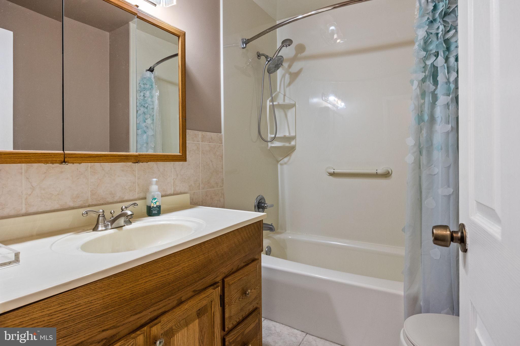 328 Overlook Drive Warminster, PA 18974 - Photo 12 of 37