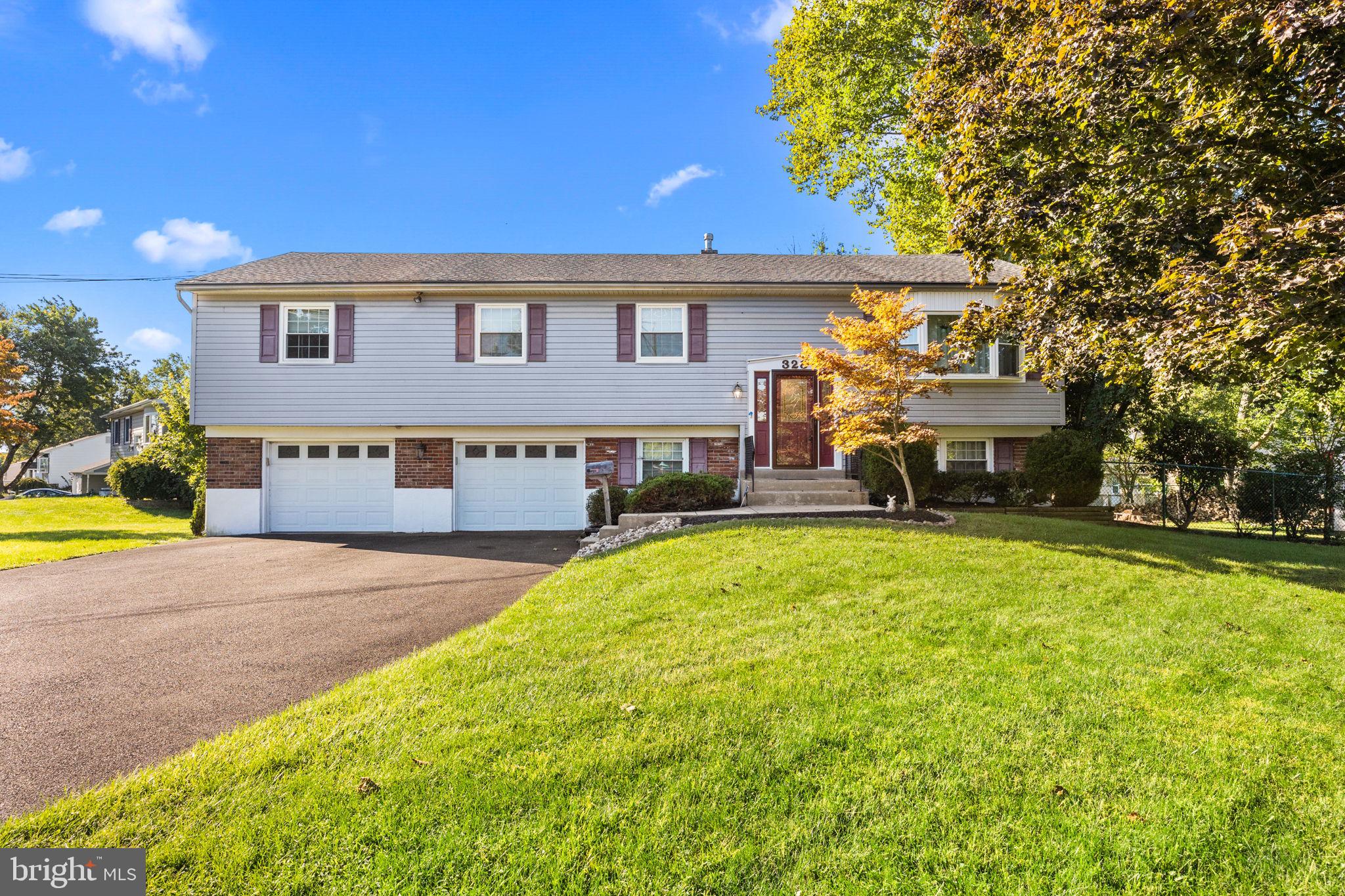 328 Overlook Drive Warminster, PA 18974 - Photo 2 of 37