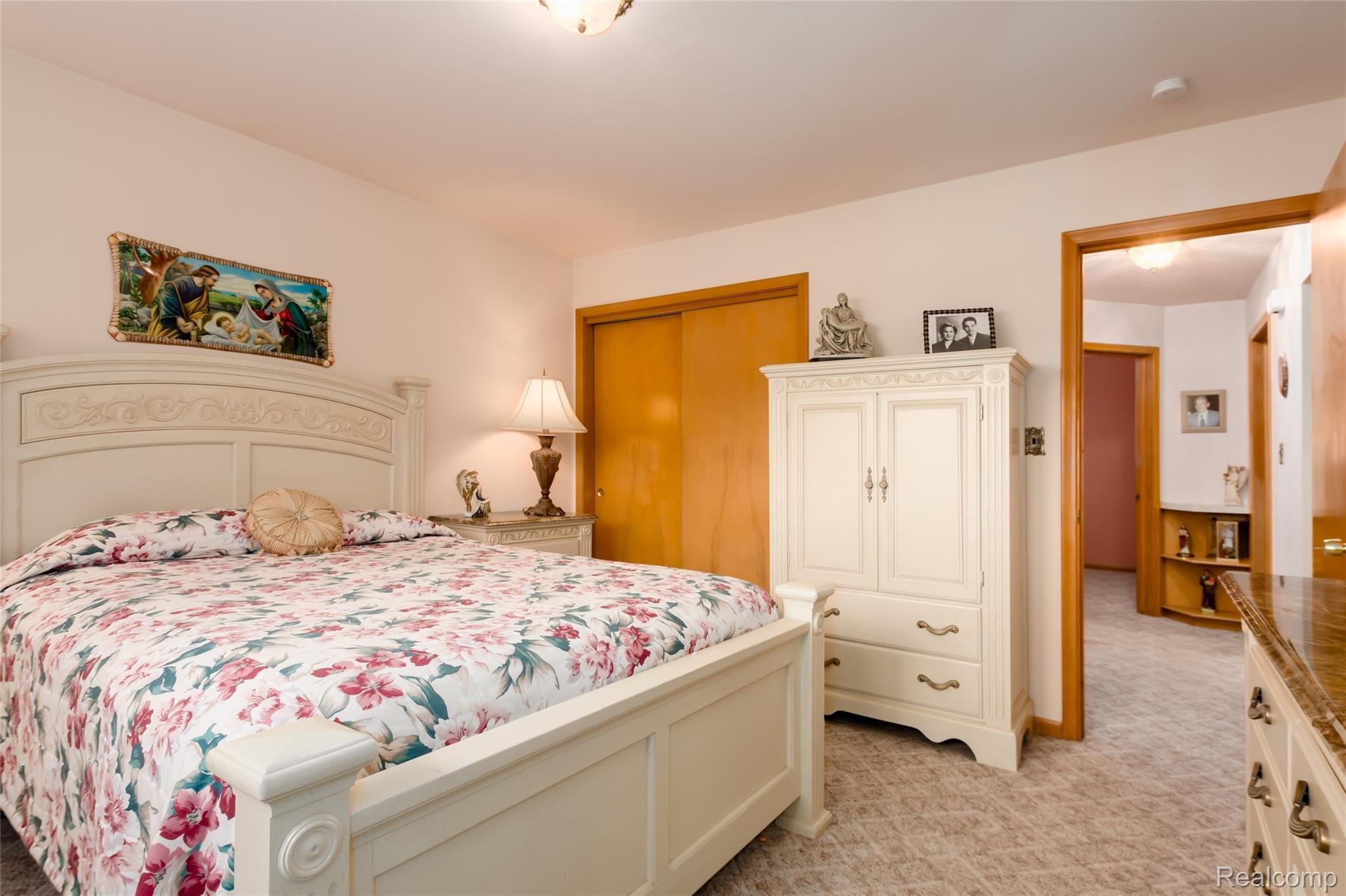 11056 Racine Road Warren, MI 48093 - Photo 11 of 24 11.jpg