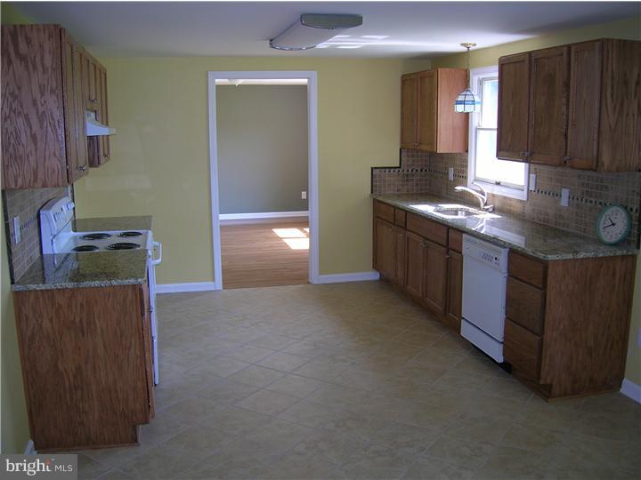 496 Island Road Columbus, NJ 08022 - Photo 8 of 19 Kitchen