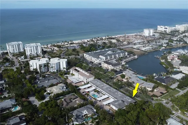$659,000 | 292 Banyan Boulevard, Unit 292, Naples, FL 34102