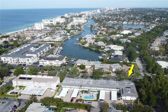 $659,000 | 292 Banyan Boulevard, Unit 292, Naples, FL 34102