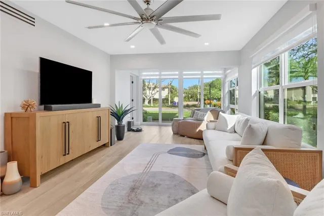 $659,000 | 292 Banyan Boulevard, Unit 292, Naples, FL 34102