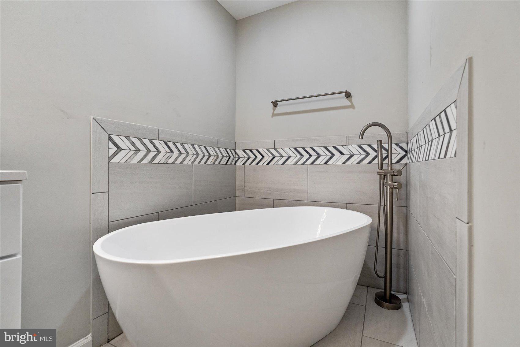 3608 Edgewood Road Baltimore, MD 21215 - Photo 6 of 37 Gallery Image 6