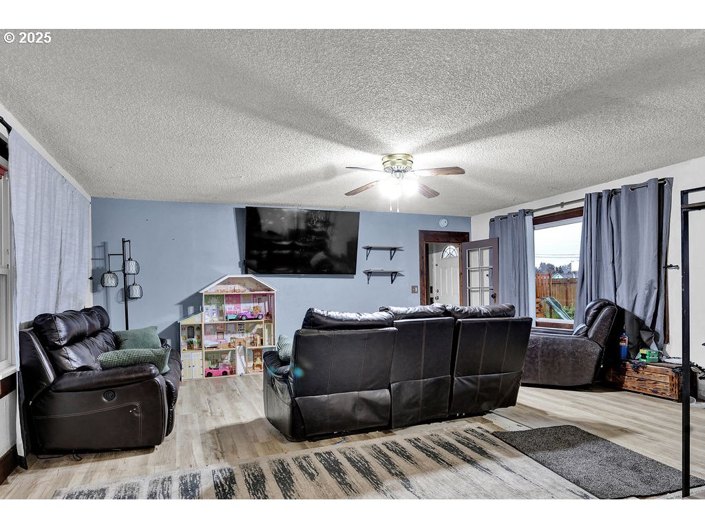 154 37th Street Springfield, OR 97478 - Photo 6 of 32