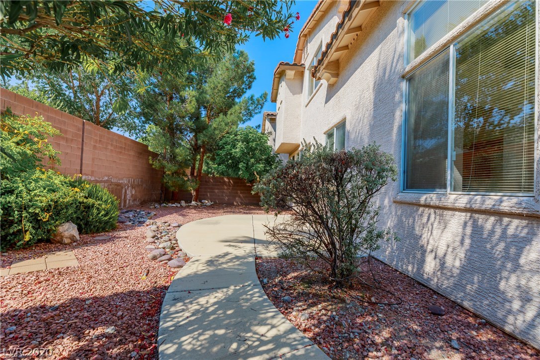 1505 Cimarron Crest Street Las Vegas, NV 89144 - Photo 7 of 31