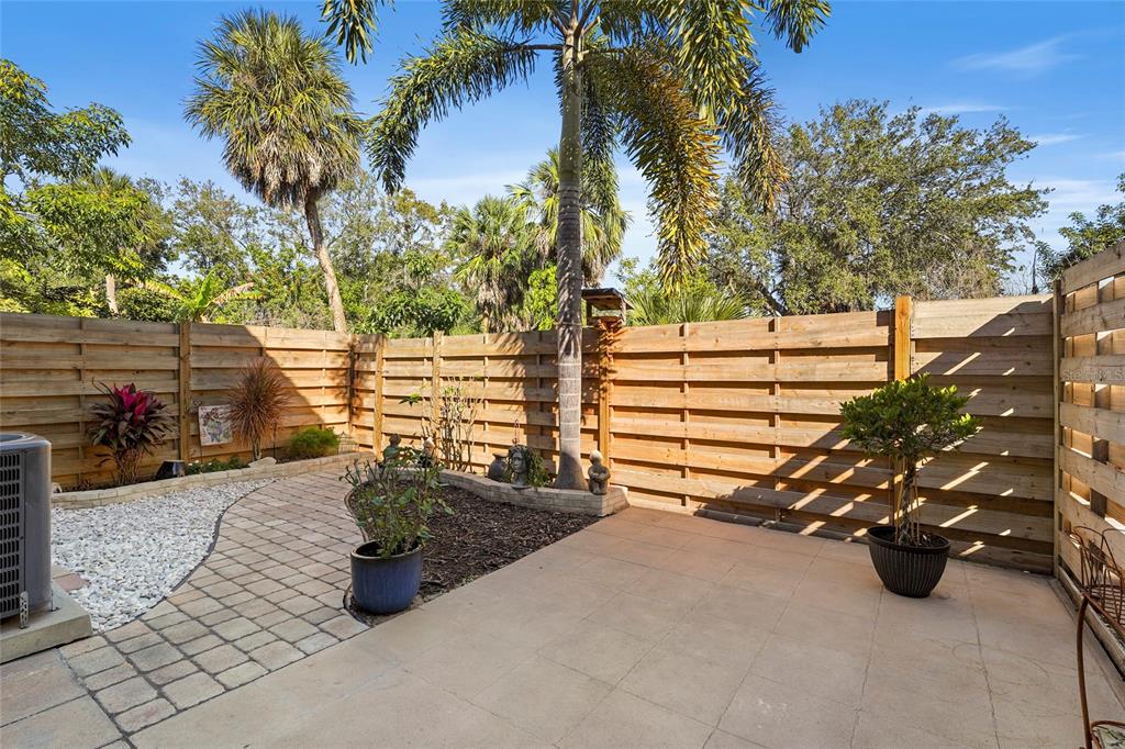1143 Longfellow Road Sarasota, FL 34243 - Photo 14 of 52