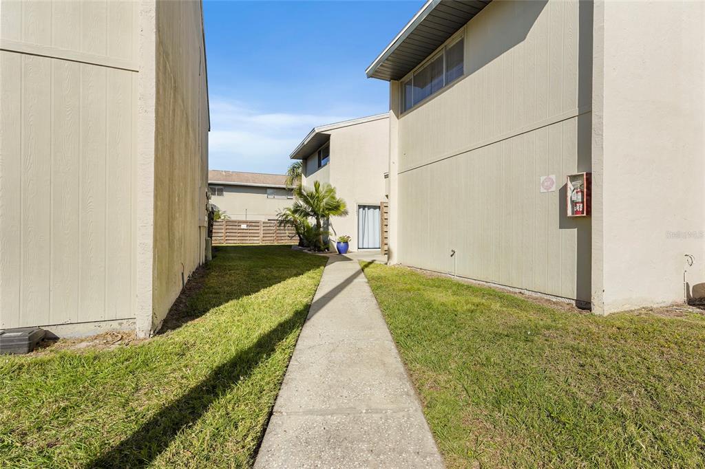 1143 Longfellow Road Sarasota, FL 34243 - Photo 17 of 52