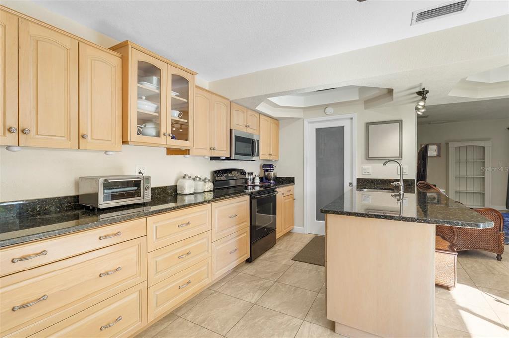 1143 Longfellow Road Sarasota, FL 34243 - Photo 5 of 52