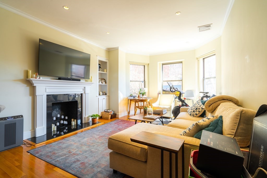 69 St Botolph Street, Unit 4 Boston, MA 02116 - Photo 2 of 19