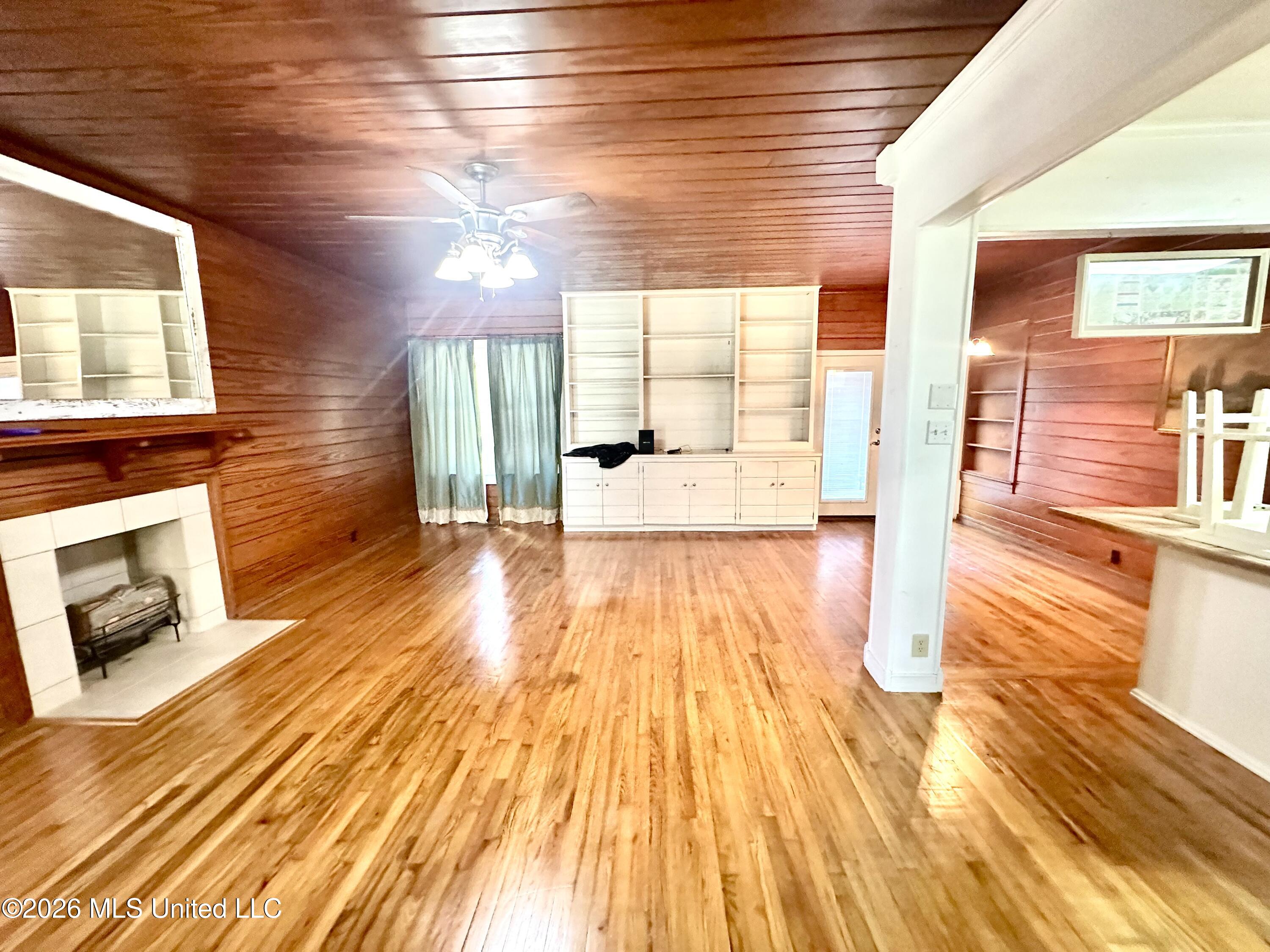 512 West Minnesota Street Brookhaven, MS 39601 - Photo 8 of 19 Another view of den