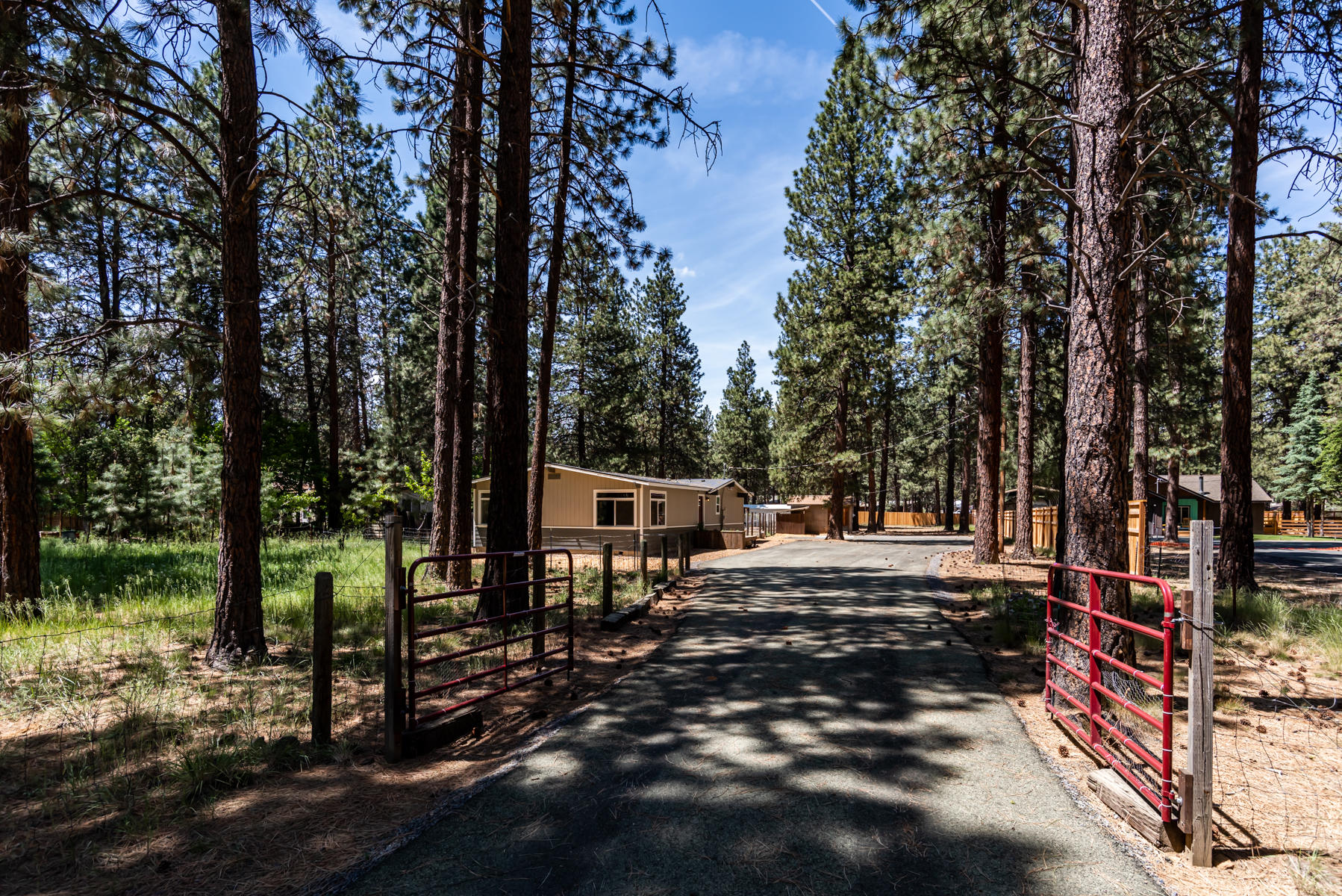 60187 Cinder Butte Road Bend, OR 97702 - Photo 3 of 26 CB Gate entry