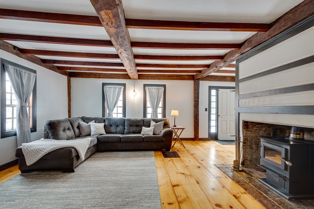 129 Whitehall Road Amesbury, MA 01913 - Photo 2 of 16