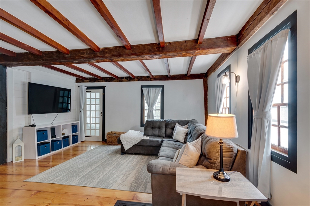 129 Whitehall Road Amesbury, MA 01913 - Photo 3 of 16