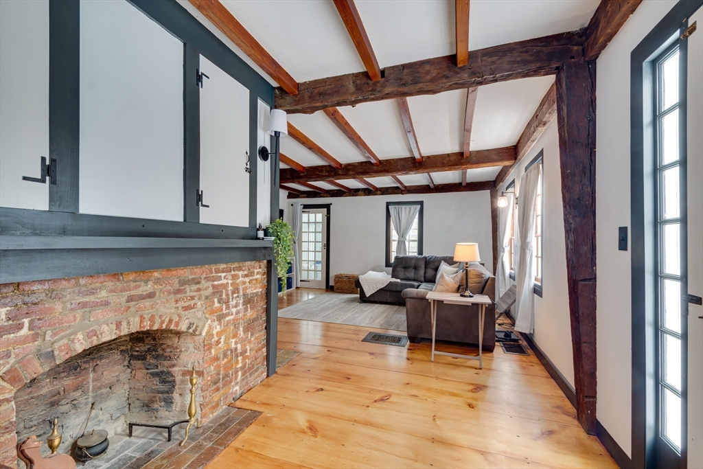 129 Whitehall Road Amesbury, MA 01913 - Photo 4 of 16